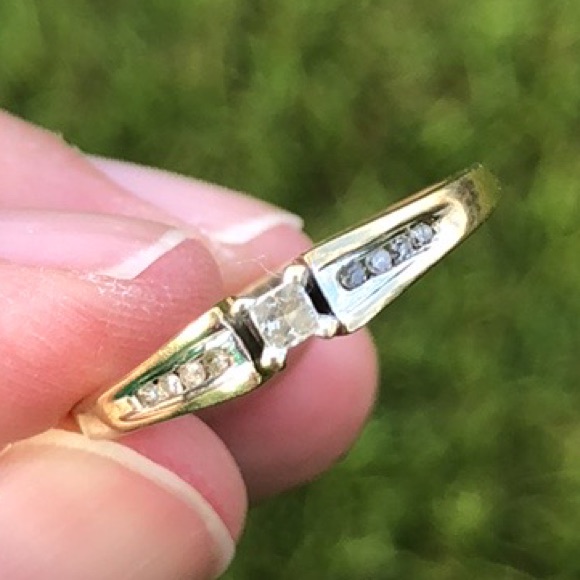 10k Yellow Gold Diamond Wedding Ring 7